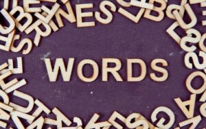 言語化の2つのコツと4つのステップ！思考を整理しやすいフレームワークも紹介